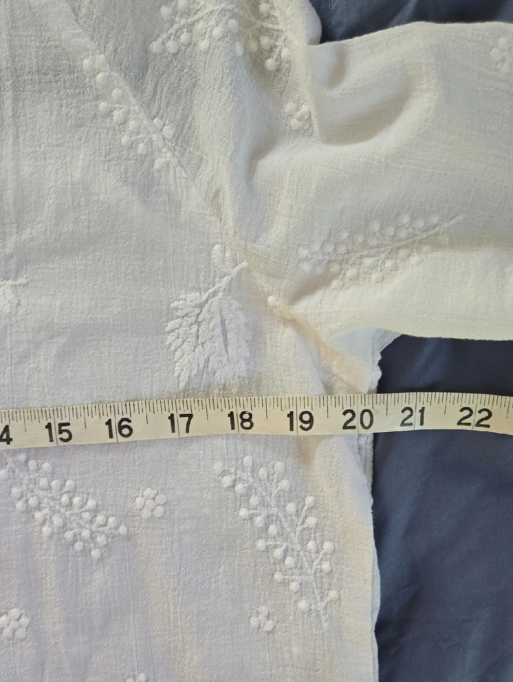 Like New - Royal Robbins Embroidered Blouse White Size Medium. Beautiful! - Picture 7 of 10